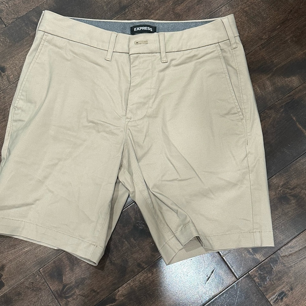 Express Men’s size 28 khaki shorts
